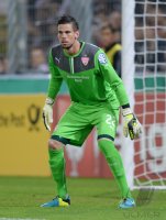 Fussball DFB Pokal 2. Runde 13/14: Torwart Thorsten Kirschbaum (VfB Stuttgart)