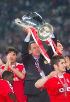 FUSSBALL CHAMPIONSLEAGUE FINALE 2000/2001:  JUBEL Trainer Ottmar Hitzfeld (FC Bayern Muenchen)