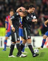 Fussball Champions League  Saison 2010/2011: JUBEL Bastian Schweinsteiger, Mark van Bommel (v.li., FC Bayern Muenchen)