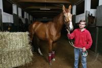 Trainer Peter Schiergen mit dem Rennpferd Schiaparelli