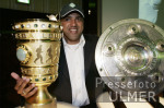 DFB Pokal Finale: Bremen - Aachen, AILTON mit Schale und Pokal auf dem Banket