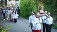 Maiandacht mit Lichterprozession mit Gnadenbild der Schmerzhaften Mutter vom Weggental