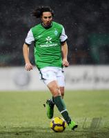 FUSSBALL, DFB Pokal - Viertelfinale: Bremen, PIZARRO am Ball