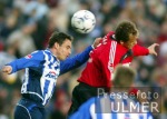 Fussball 1. Bundesliga: Berlin - Leverkusen, Zweikampf