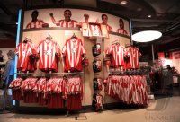 Fussball 1. Bundesliga : FCB Megastore in der Allianz Arena