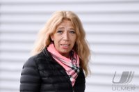 Uebergabe Corona-Schnelltests:  DRK-Kreisvorsitzende /  Aerztin Dr. Lisa Federle