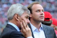 Fussball 1. Bundesliga : Christian Nerlinger (re,FCB) mit Manager Michael Meier (li,Koeln)