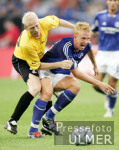 Fussball UI-Cup Halbfinale: Schalke  - Esbjerg fB, Zweikampf AILTON