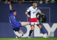 Fussball 1. Bundesliga: Hamburg - Berlin, Zweikampf