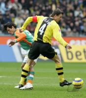 Fussball 1. Bundesliga: Borussia Dortmund - Werder Bremen, Zweikampf