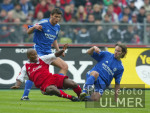 Fussball 1. Bundesliga: Muenchen-Schalke, Zweikampf
