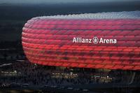 Fussball 1. Bundesliga: ALLIANZ ARENA, Aussenansicht mit Roter Beleuchtung