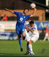 1. Fussball Bundesliga: Starokin Orlin (li, PSFC Chernomorets Burgas) gegen Jermaine Jones (re, Schalke)