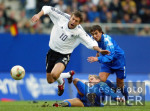 Fussball - EM-Qualifikation: Deutschland - Island, Zweikampf