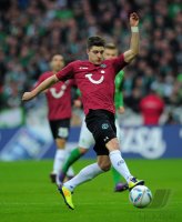 Fussball 1. Bundesliga, Saison 2011/2012: Moritz Stoppelkamp (Hannover 96) am Ball