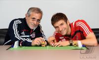 Fussball 1. Bundesliga : Gerd Mueller mit Thomas Mueller , FC Bayern Muenchen