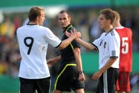 Fussball International  U 20 Laenderspiel:  Lennart Thy mit Patrick Herrmann (v.li., Deutschland)