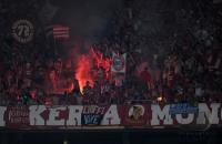Fussball Champions League Finale: BAYERN FANS mit einem Bengalischen Feuer im Stadion Santiago Bernabeu