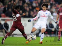 Fussball DFB Pokal 11/12 :  Arthur Etienne Boka (li, VfB Stuttgart) gegen Heung Min Son (Hamburger SV)