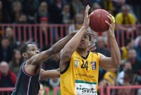 Basketball 1. Bundesliga 14/15 Hauptrunde: Walter Tigers Tuebingen - Artland Dragons