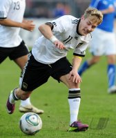 Fussball: International Saison 2010/2011: Deutschland U21, HOLTBY am Ball