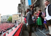 Fussball 1. Bundesliga  Meisterfeier FC Bayern Muenchen 14/15: David Alaba