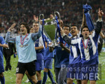 Fussball CHL Finale: Monaco - Porto, Zweikampf