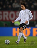 FUSSBALL INTERNATIONAL: Deutschland, HUMMELS am Ball