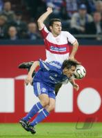 Fussball UEFA-Pokal: Schalke - Sevilla, Zweikampf