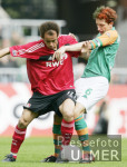 Fussball 1. Bundesliga: Bremen - Leverkusen, Zweikampf