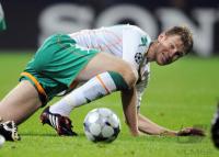 FUSSBALL CHAMPIONS LEAGUE: Bremen, MERTESACKER Einzelaktion