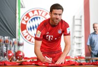 Fussball 1. Bundesliga 15/16:  Xabi Alonso (FC Bayern Muenchen)