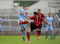 Fussball Regionalliga Sued 2011/2012:  Daniel Jais (li, U23 TSV 1860 Muenchen) gegen Denis Streker (re, Eintracht Frankfurt II)