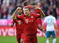 Fussball 1. Bundesliga Saison 15/16: FC Bayern Muenchen -  FC Schalke 04