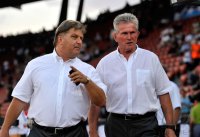 Fussball CHL  Saison 2011/2012:  Mediendirektor Markus Hoerwick mit Trainer Jupp Heynckes  (v. li., FC Bayern Muenchen)