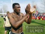 FUSSBALL   SSV Reutlingen - 1. FC Kln Dank an die Fans; Francis Kioyo