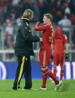 Fussball 1. Bundesliga, Saison 2012/2013:  Trainer Juergen Klopp (li, Borussia Dortmund) mit Toni Kroos (FC Bayern Muenchen)