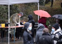Tageszertifikat fuer Innenstadtbesucher in Tuebingen, Schnelltest-Station am Haagtorplatz