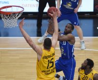 Basketball 1. Bundesliga 14/15 Hauptrunde:  Walter Tigers Tuebingen - FRAPORT SKYLINERS