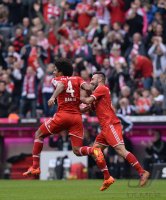 Fussball  1. Bundesliga  13/14: JUBEL Dante (FC Bayern Muenchen)