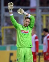 Fussball DFB Pokal 2. Runde 13/14: Torwart Oliver Baumann (SC Freiburg)