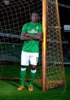 Fussball 1. Bundesliga, Saison 2012/2013, Werder Bremen: Joseph Akpalla im exklusiven Pressefoto ULMER Fotoshooting