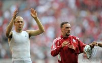Fussball 1. Bundesliga, Saison 2011/2012:  JUBEL Arjen Robben , Franck Ribery (v. li., FC Bayern Muenchen)