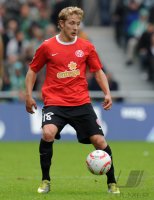Fussball, 1. Bundesliga, Saison 2010/2011: Mainz, HOLTBY am Ball