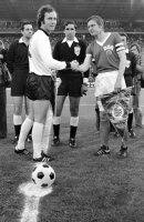Fussball WM 1974:  Beckenbauer (GER) und Bransch (DDR)