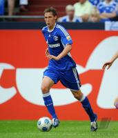 FUSSBALL, 1. BUNDESLIGA, Schalke: HOEWEDES Einzelaktion