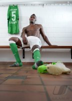 Fussball 1. Bundesliga, Saison 2012/2013, Werder Bremen: Assani Lukimya im exklusiven Pressefoto ULMER Fotoshooting