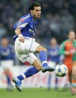 Fussball 1. Bundesliga: Schalke, ALTINTOP Einzelaktion am Ball