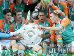 Fussball 1. Bundesliga: Bremen - Leverkusen, STALTERI, MICOUD, AILTON und ISMAEL jubeln mit der Meisterschale
