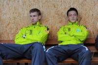 1. Fussball Bundesliga: Per Mertesacker, Mesut Oezil (v.li., SV Werder Bremen) auf der Ersatzbank